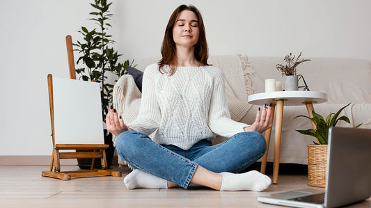 Cum ne îmbunătățim somnul, ne reducem stresul și anxietatea prin dietă și meditație
